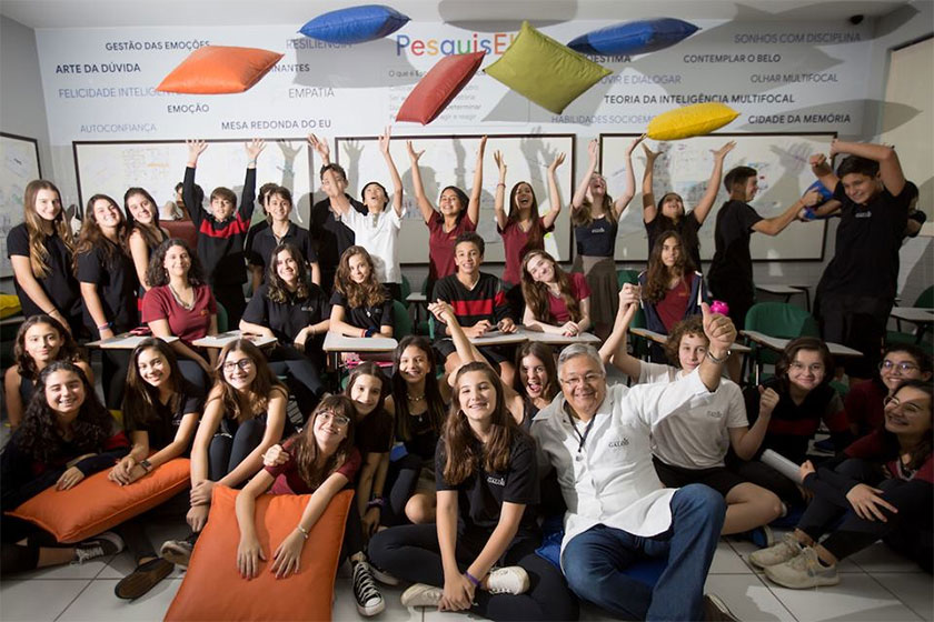 Foto de alunos em sala de aula