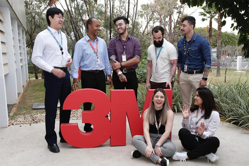 Foto de grupo de estágios na empresa 3M