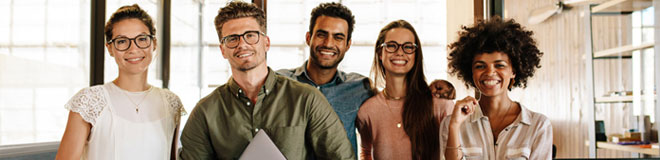 Buscando uma oportunidade de emprego? Fotos de profissionais no escritório